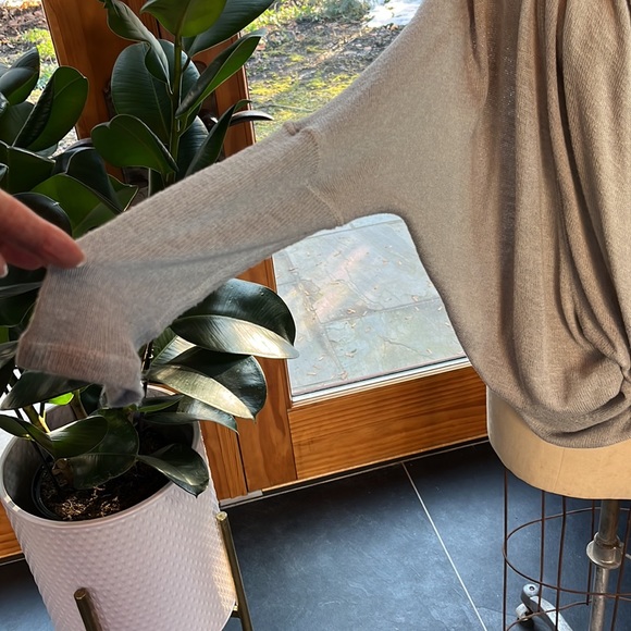 Great lightweight sweater over tank or tee - Picture 2 of 2